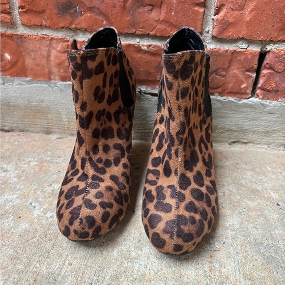 Madden Girl Womens 6 Leopard Animal Print Chunky Heel Ankle Boots Booties - Picture 3 of 8